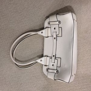White Gucci knockoff shoulder purse